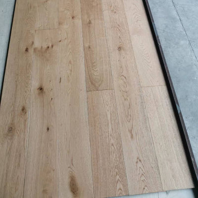 Durable Oak Timber Engineered Flooring Scratch Resistant Underfloor Heating Compatible