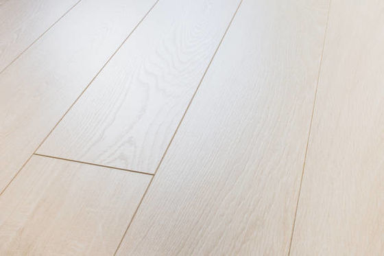 CE Certified 100% Waterproof Flooring Vinyl/PVC/Lvt Flooring LVT Plank Eir Surface 100% Virgin Non-Slip